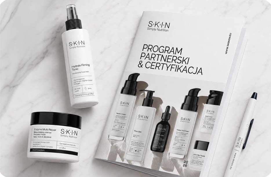Przewodnik „Program partnerski i certyfikacja” SKIN Simply Nutrition wraz z produktami marki